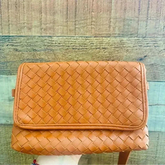 NWOT Lulu Dharma Woven Vegan Leather Hip/Waist Bag - Picture 2 of 8